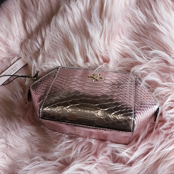 Victoria's Secret Handbags - 🎉Sold🎉Victoria's Secret Pink Small Bag Victoria's Secret Handbags - 🎉Sold🎉Victoria's Secret Pink Small Bag